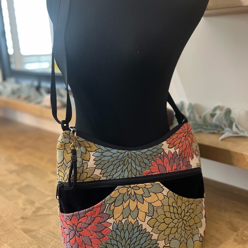 Danny K. Floral Patterned Tapestry Handbag w/Black Velour Accents - Picture 2 of 7